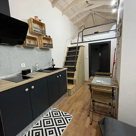 Babushka Studio-loft Near The Sea Olympiada
